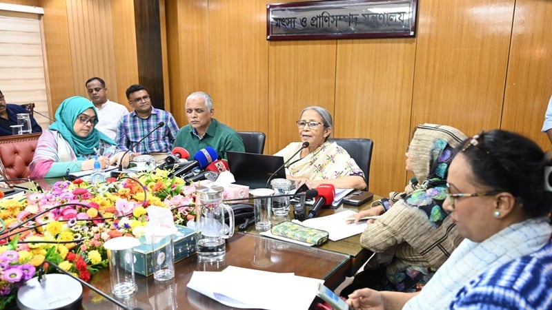 ইলিশের দাম নিয়ন্ত্রণে ব্যর্থতা স্বীকার করলেন মৎস্য উপদেষ্টা