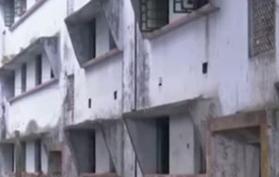 চট্টগ্রামের রেলকলোনিগুলো মাদকের আখড়া