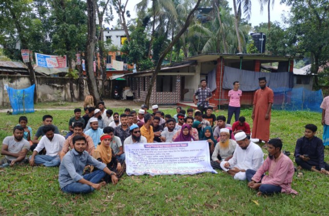 নলছিটিতে স্বাস্থ্য সেবার মান উন্নয়নে ছাত্র-জনতার অবস্থান কর্মসূচি