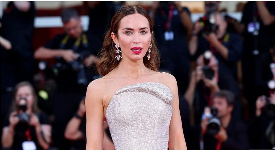 হলিউড কাঁপাচ্ছে এআই ‘অভিনেত্রী’ টিলি নরউড