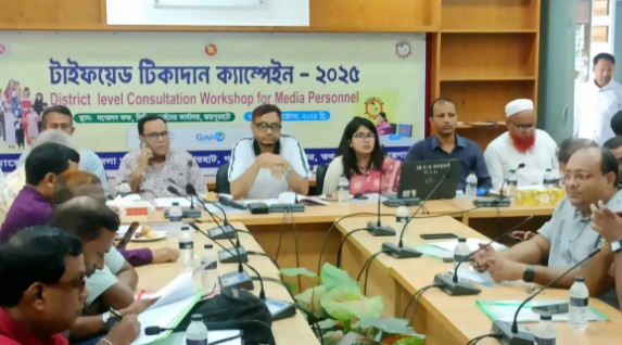 জয়পুরহাটে টাইফয়েড টিকাদানের উদ্যোগ, শিশুরা আলোর পথে