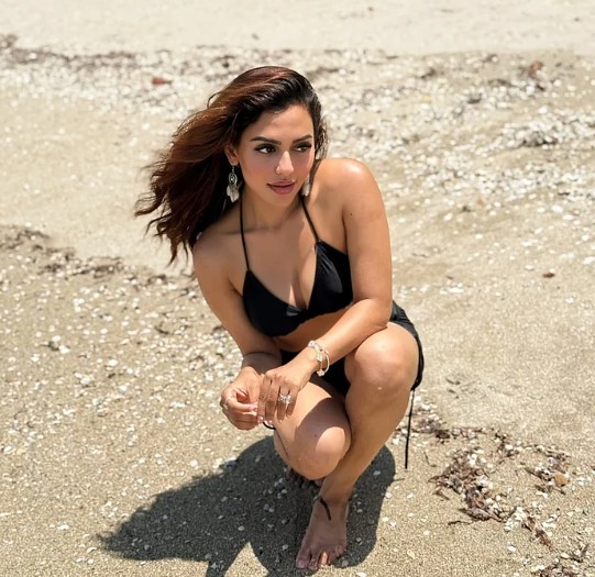 নুসরাত ফারিয়ার নতুন ফটোশুটে ঝড় সোশ্যাল মিডিয়ায়