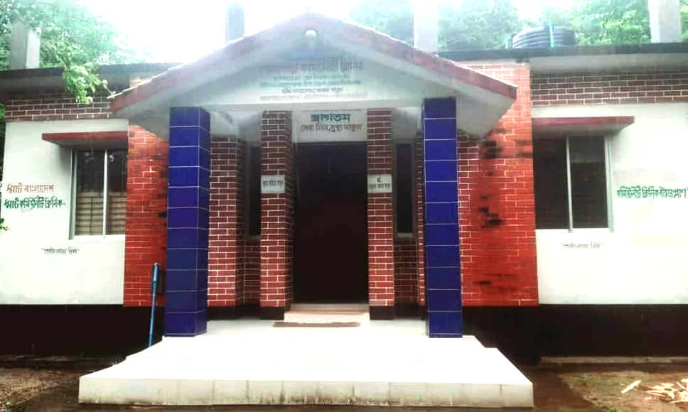 তাড়াশে সরকারি ওষুধের সংকটে ভোগান্তিতে সাধারণ মানুষ