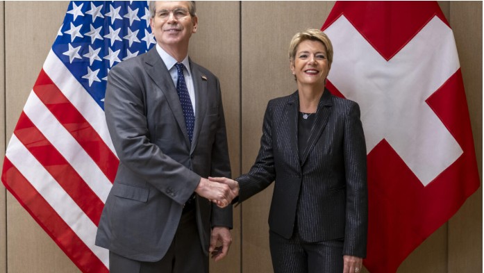 আমেরিকার ট্যারিফে ক্ষতিগ্রস্ত সুইস অর্থনীতি: মার্কিন বাজারে রফতানি স্থবির