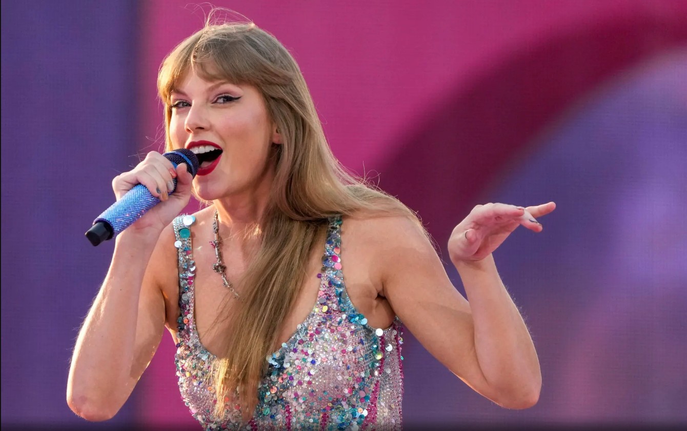 টেলর সুইফট ভাঙলেন দশ বছরের রেকর্ড, ইতিহাস গড়ল নতুন অ্যালবামের সঙ্গে