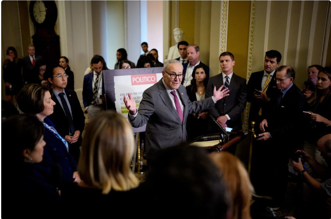 ফেডারেল কর্মচারী ছাঁটাই ও স্বাস্থ্যসেবার সংকটে ট্রাম্প প্রশাসন