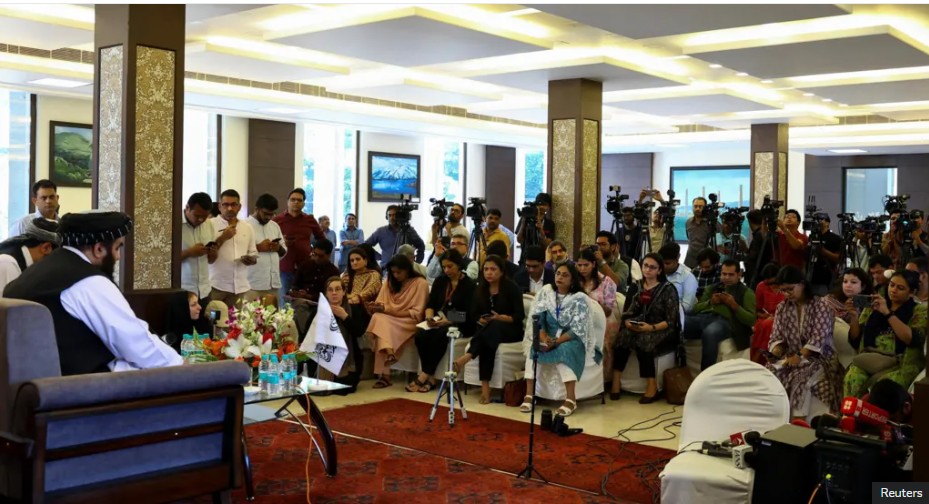 দিল্লিতে তালেবান মন্ত্রীর সংবাদ সম্মেলনে নারী সাংবাদিকদের উপস্থিতি: সমালোচনার পর ‘অন্তর্ভুক্তিমূলক’ আয়োজন