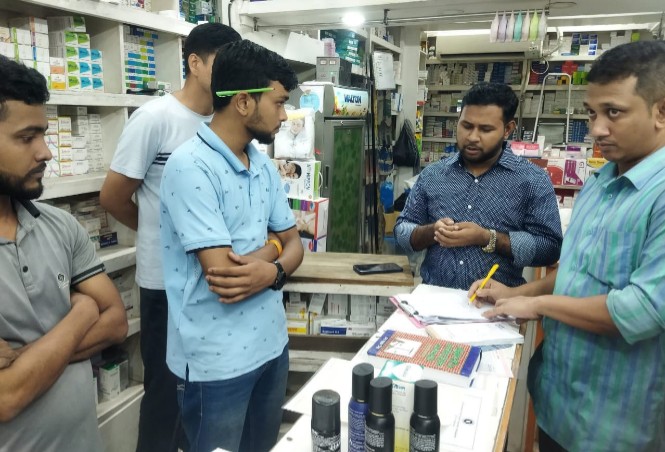মেয়াদোত্তীর্ণ ওষুধে হাটহাজারীতে তিন ফার্মেসি জরিমানা