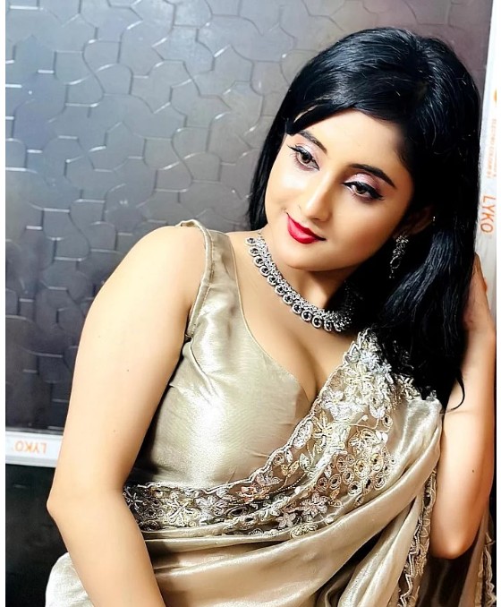  আকর্ষণীয় লুকে জিরো ফিগারকে বুড়ো আঙুল দেখাচ্ছেন সৌমিতৃষা