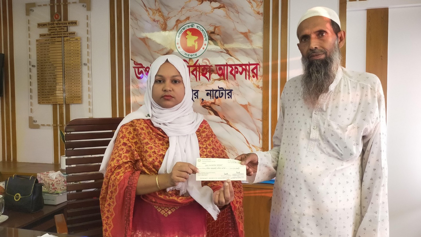 মানবতার ফেরীওয়ালা: সুমনের জীবনবাঁচানো ইউএনওর হাতবাড়ানো