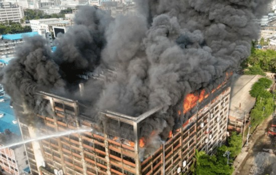 চট্টগ্রাম ইপিজেডে অ্যাডামস ক্যাপ কারখানায় ভয়াবহ অগ্নিকাণ্ড