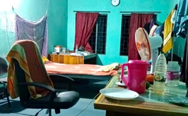 চিলমারীতে অধ্যক্ষের ‘বাসস্থান’ কলেজের কন্ট্রোল রুমে!