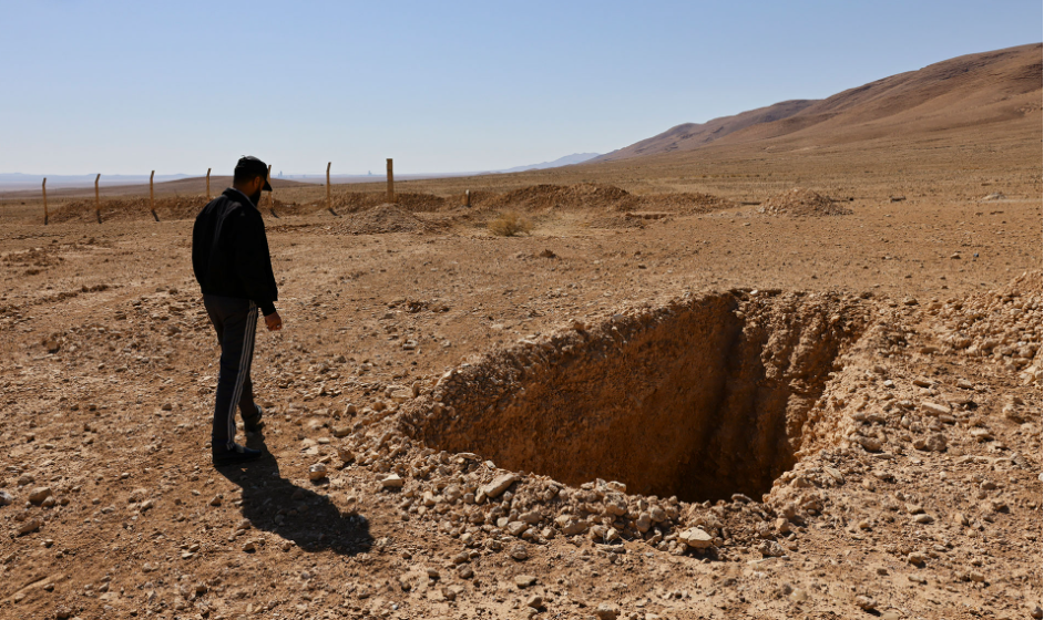 আসাদের ‘পরিষ্কারক অভিযান’: মরুভূমির বালুর নিচে চাপা মানবতার আর্তনাদ