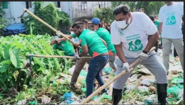 গাজীপুরে পরিত্যক্ত পুকুর পরিষ্কারে নেতৃত্বে দিলেন বিএনপি নেতা রনি