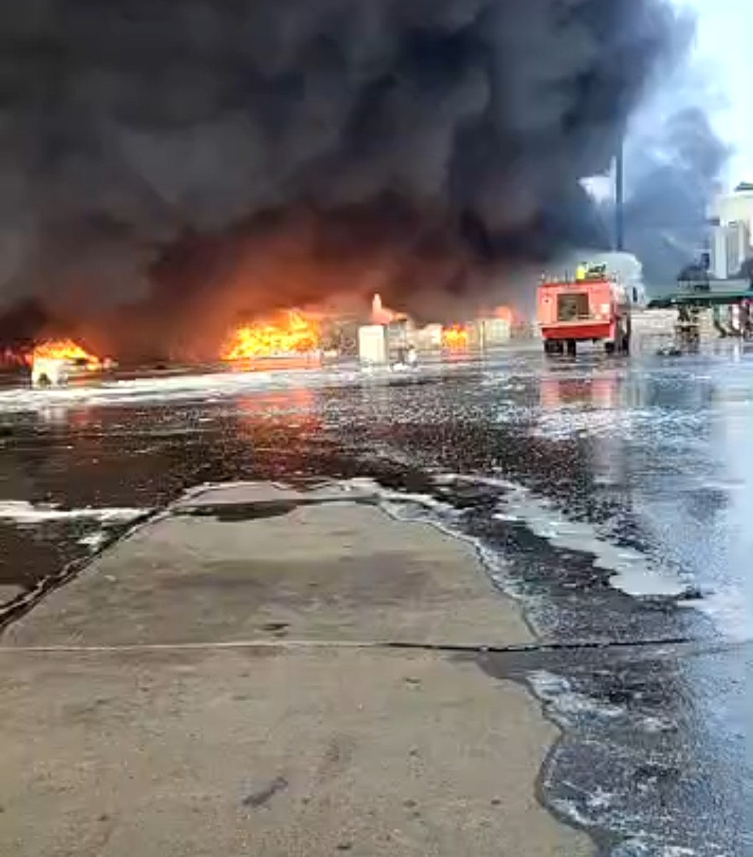 শাহজালাল বিমানবন্দরে কার্গো ভিলেজে আগুন, ফ্লাইট চলাচল বন্ধ