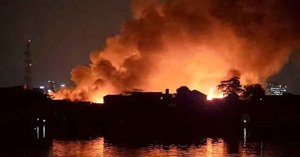 কড়াইল বস্তিতে ভয়াবহ আগুন, নিয়ন্ত্রণে ১৬ ইউনিট