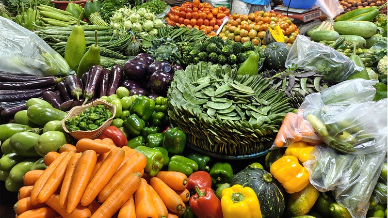 বাজারে শীতের সবজি উঠলেও কমছে না দাম