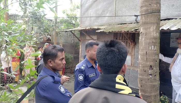 ওসমান হাদির গ্রামের বাড়িতে চুরি