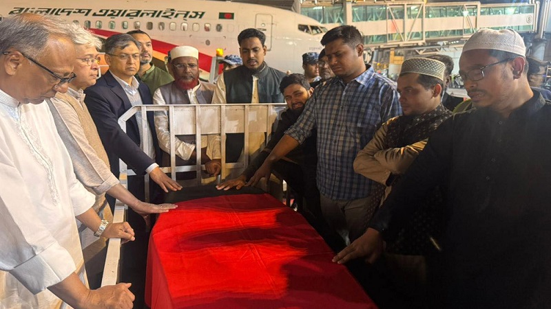 ঢাকায় পৌঁছেছে ওসমান হাদির মরদেহ