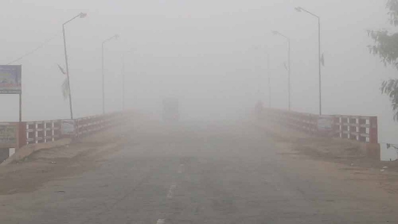 পঞ্চগড়ে শীত-ঘন কুয়াশায় স্থবির জনজীবন