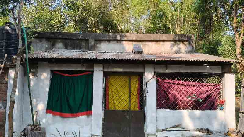 রাজনৈতিক ছত্রচ্ছায়ায় ভূমিদস্যুদের দখলযজ্ঞ! প্রশাসন নির্বিকার, আতঙ্কে পরিবার