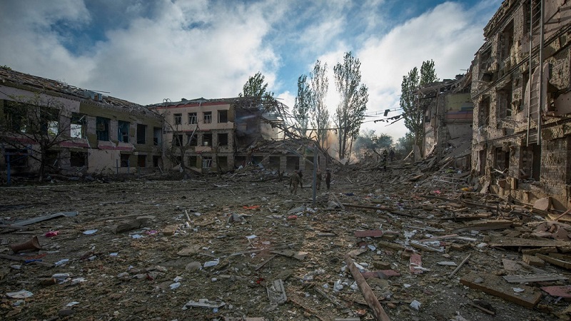 রুশ হামলায় ইউক্রেনে বিদ্যুৎ সংকটে হাজারো মানুষ