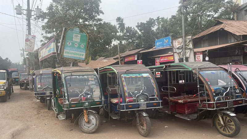 অটোর সিন্ডিকেটের নেতার হাতে নাজেহাল সাংবাদিক পরিবার