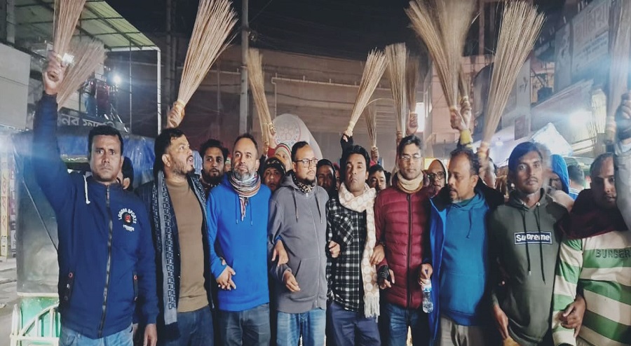 পূবাইলে যুবদলের ঘোষিত কমিটির বিরুদ্ধে ঝাড়ু মিছিল ও বিক্ষোভ