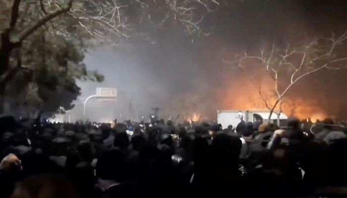 বিক্ষোভে রক্তাক্ত ইরান, হারাল প্রায় ২ হাজার প্রাণ