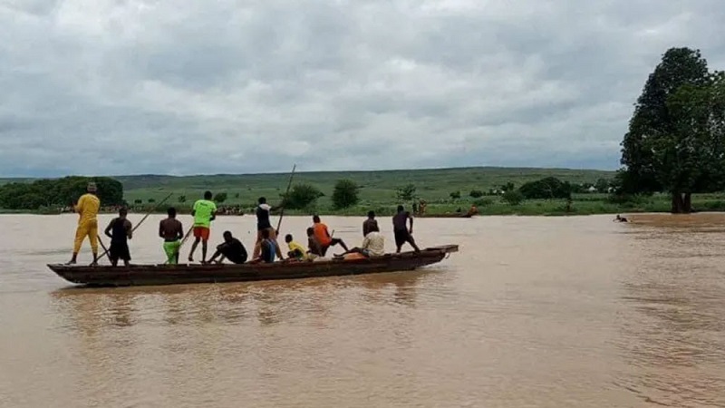 কাজ শেষে বাড়ি ফেরার যাত্রাই হলো শেষ, মালিতে নৌকা ডুবে নিহত কমপক্ষে ৩৮