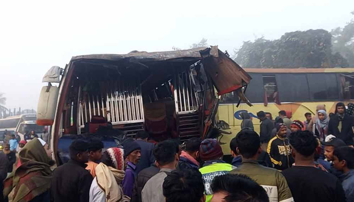 সিলেটে তিন বাসের সংঘর্ষ, ঝরল দুই প্রাণ