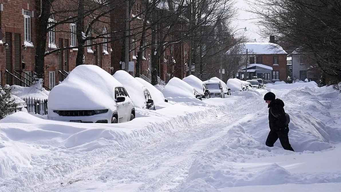 তুষারঝড়ে বিপর্যস্ত যুক্তরাষ্ট্র, ঠান্ডায় ২৫ জনের মৃত্যু