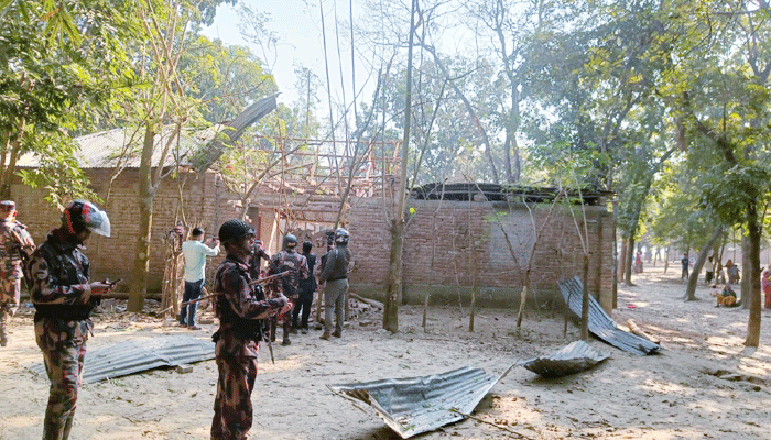 চাঁপাইনবাবগঞ্জে ককটেল তৈরির সময় বিস্ফোরণে নিহত ২