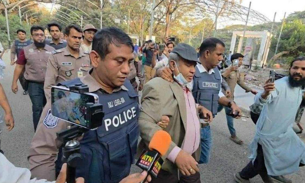 ধানমণ্ডি ৩২ থেকে ঢাবি শিক্ষকসহ আটক ২