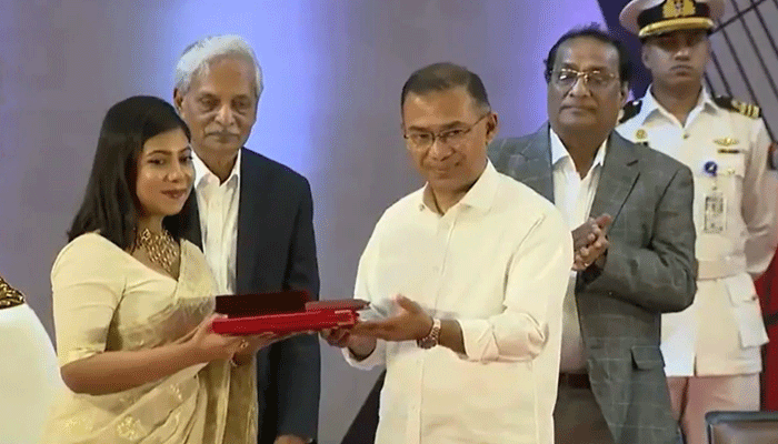 একুশে পদক তুলে দিলেন প্রধানমন্ত্রী তারেক রহমান