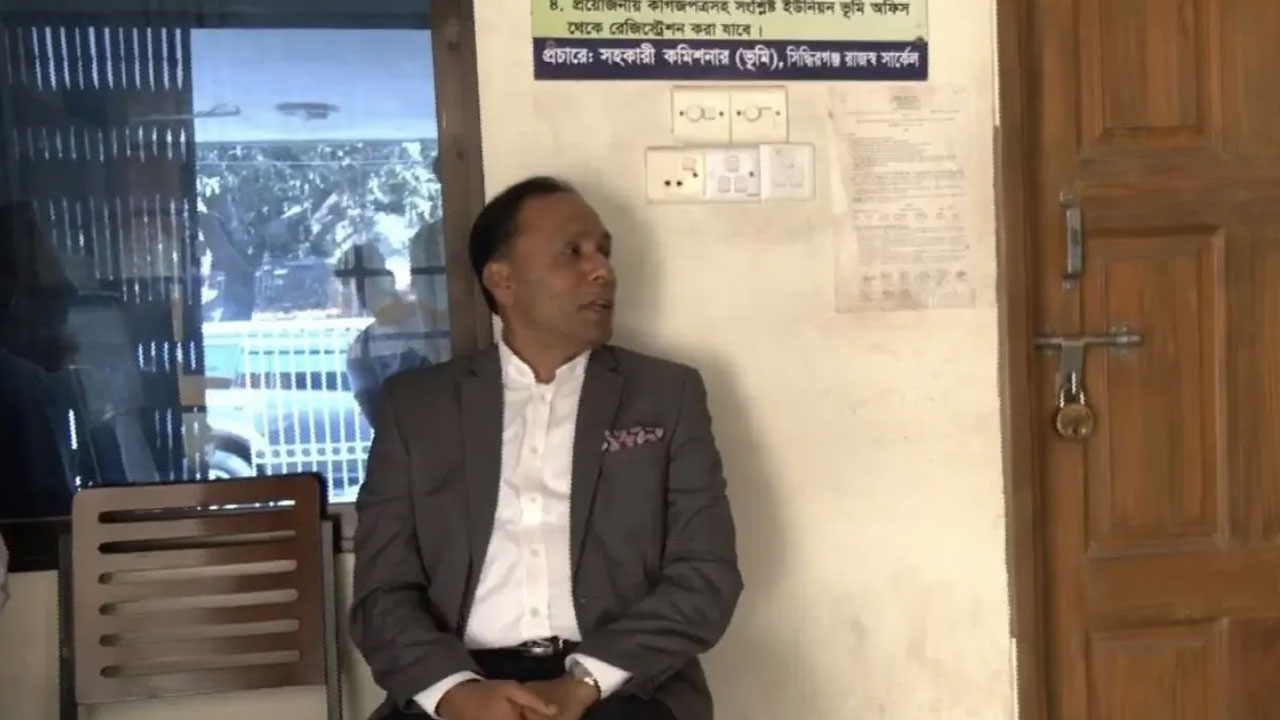 হঠাৎ ভূমি অফিসে প্রতিমন্ত্রী, আধাঘণ্টা অপেক্ষার পর খোলা হলো তালা