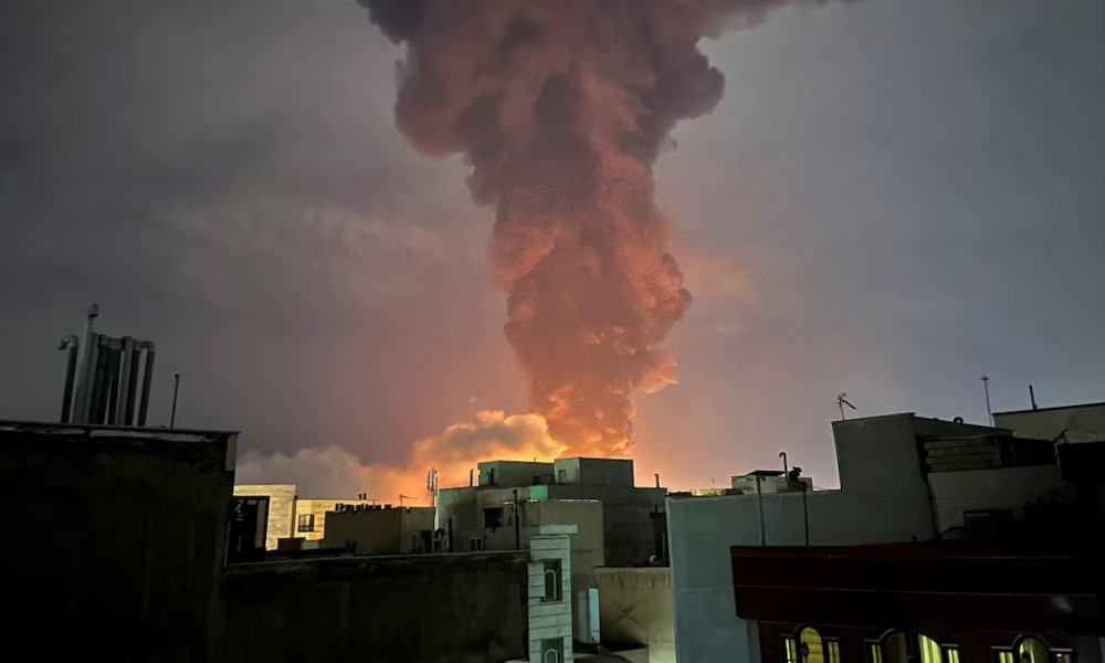ইরানের তেল শোধনাগারে ভয়াবহ হামলা চালিয়েছে ইসরায়েল