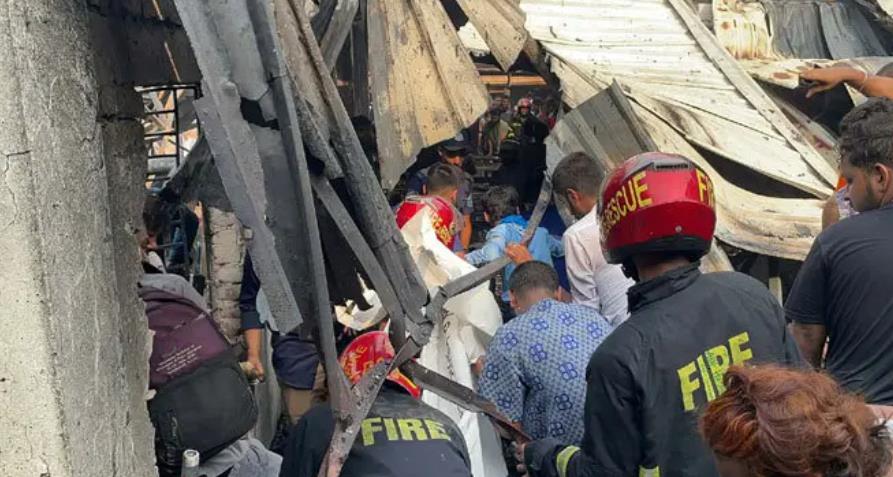 কদমতলীর গ্যাসলাইটার কারখানায় আগুনে ৪ মরদেহ উদ্ধার