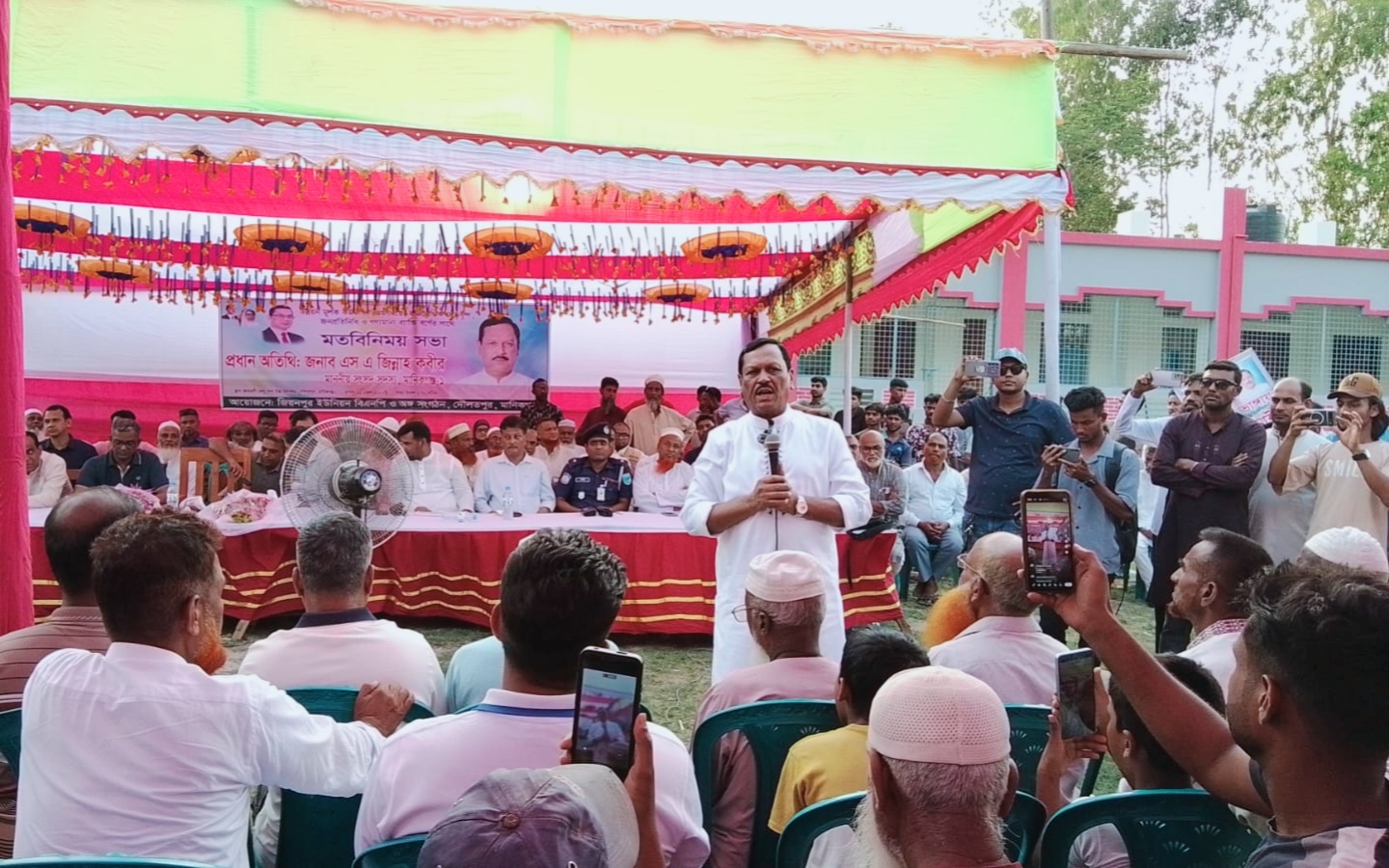 প্রতিশ্রুতি রক্ষায় জনতার দুয়ারে সংসদ সদস্য জিন্নাহ কবির