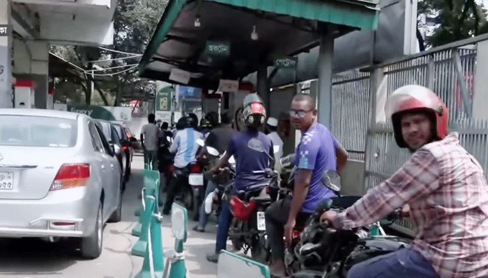 তেলের দাম বাড়লেও সরবরাহ সংকটে কমছে না ভোগান্তি