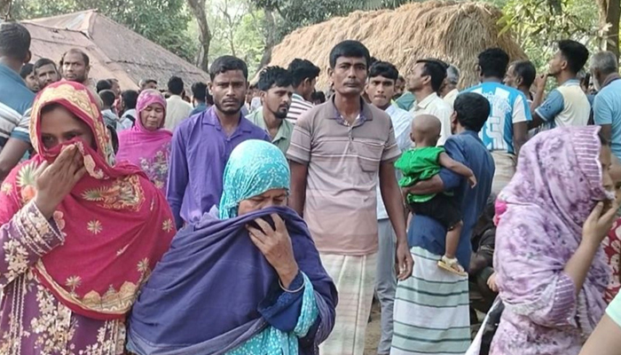 নওগাঁয় একই পরিবারের চারজনকে গলা কেটে হত্যা