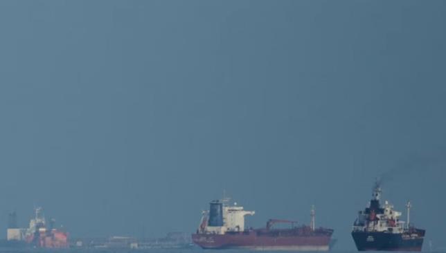 মার্কিন অবরোধ ভেঙে দক্ষিণের বন্দরে ইরানি জাহাজ