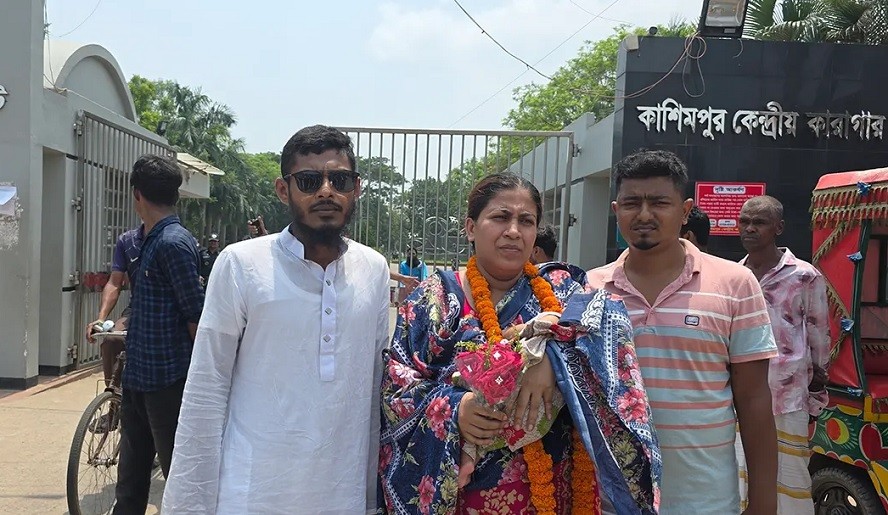 শিশু সন্তানসহ মুক্তি পেলেন সেই যুব মহিলা লীগ নেত্রী