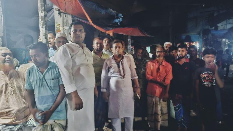 চা দোকানে 'গোপন' মসজিদ কমিটি, ক্ষোভে উত্তাল পূবাইল বাজার