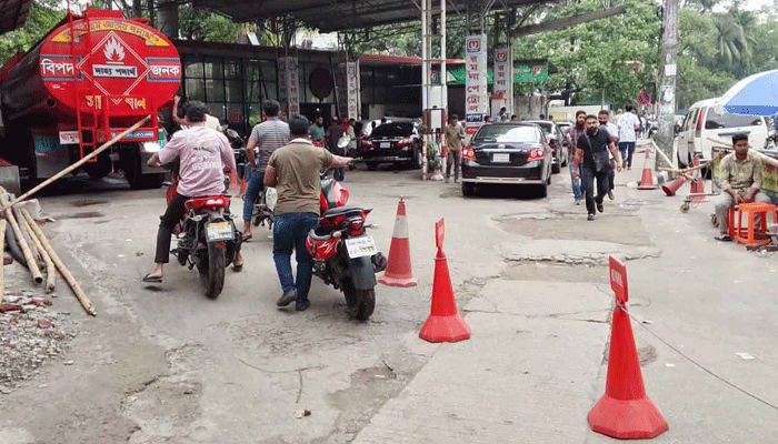 তেলের সরবরাহ বেড়েছে পাম্পে, ফিরেছে স্বস্তি
