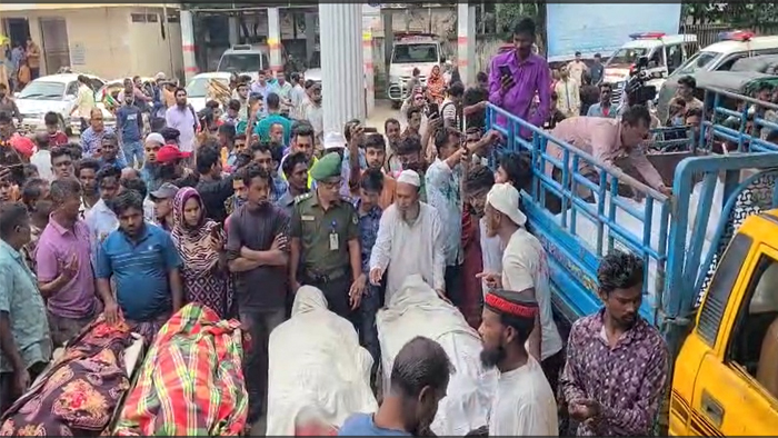 সিলেটে ২ ট্রাকের মুখোমুখি সংঘর্ষে ৮ শ্রমিক নিহত