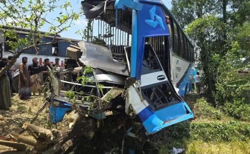 দুই বাসের মুখোমুখি সংঘর্ষে চট্টগ্রামে নিহত ৪ 